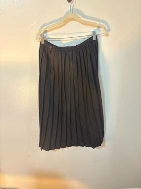 Finity Vintage Black Pleated Knee Length Skirt Size 10